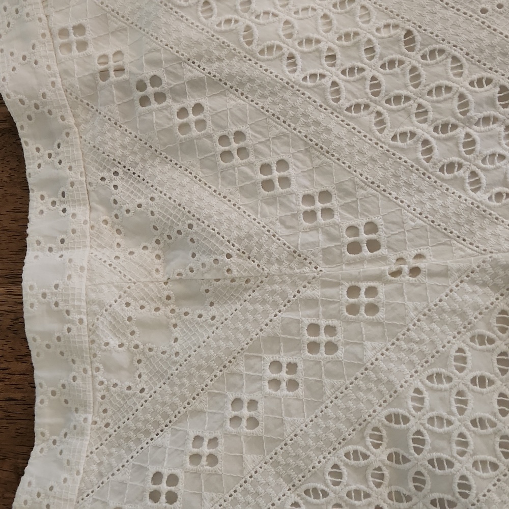NWOT BCBG MAXAZRIA Eyelet Lace Short - Size Small - Picture 3 of 13